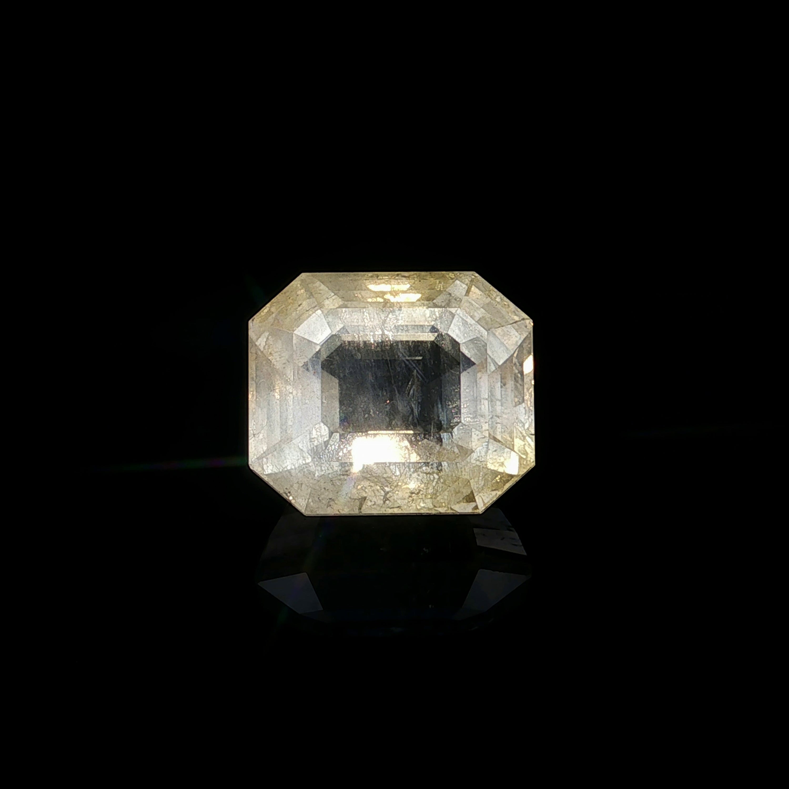 27.47 Cts Natural Light Yellow Sapphire