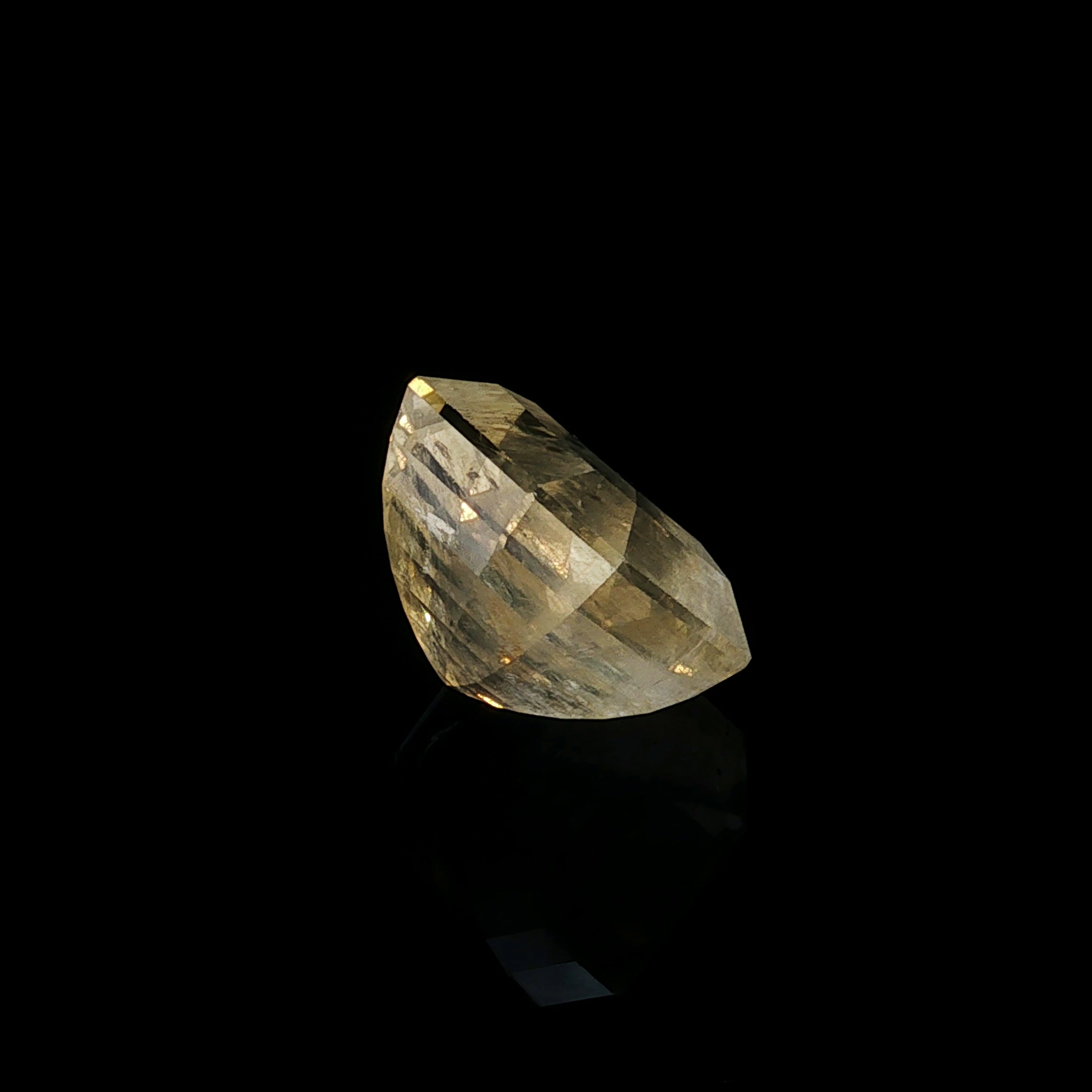 27.47 Cts Natural Light Yellow Sapphire