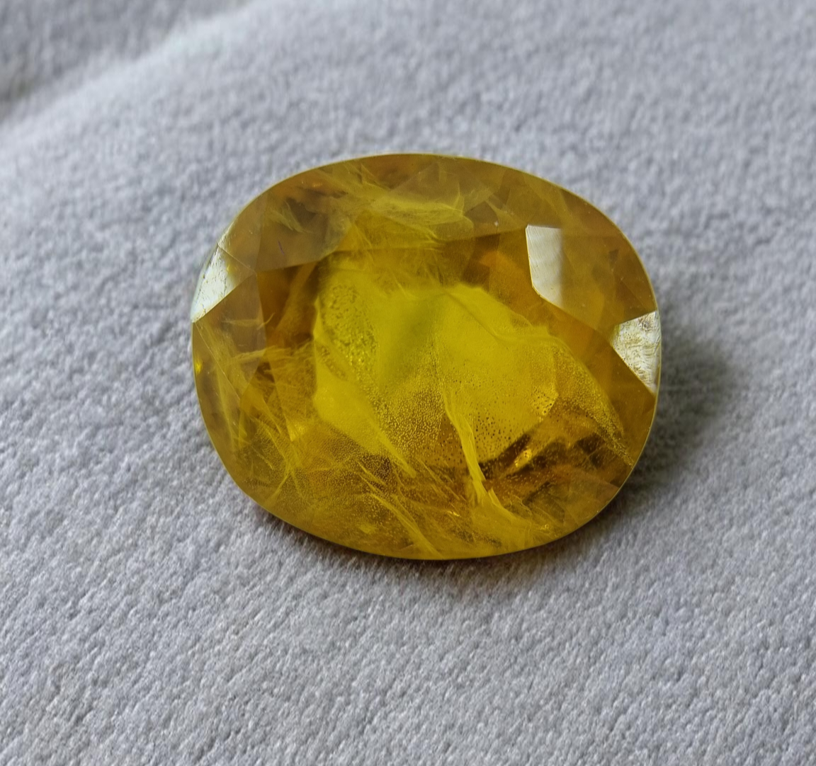 17.6 Cts Natural Thai Yellow Sapphire (Oval Cut)