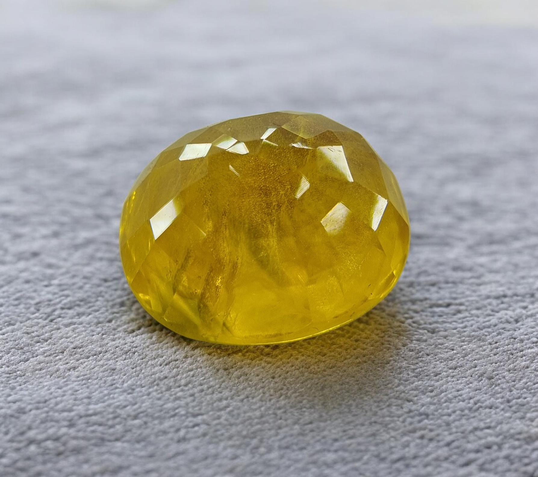 17.6 Cts Natural Thai Yellow Sapphire (Oval Cut)