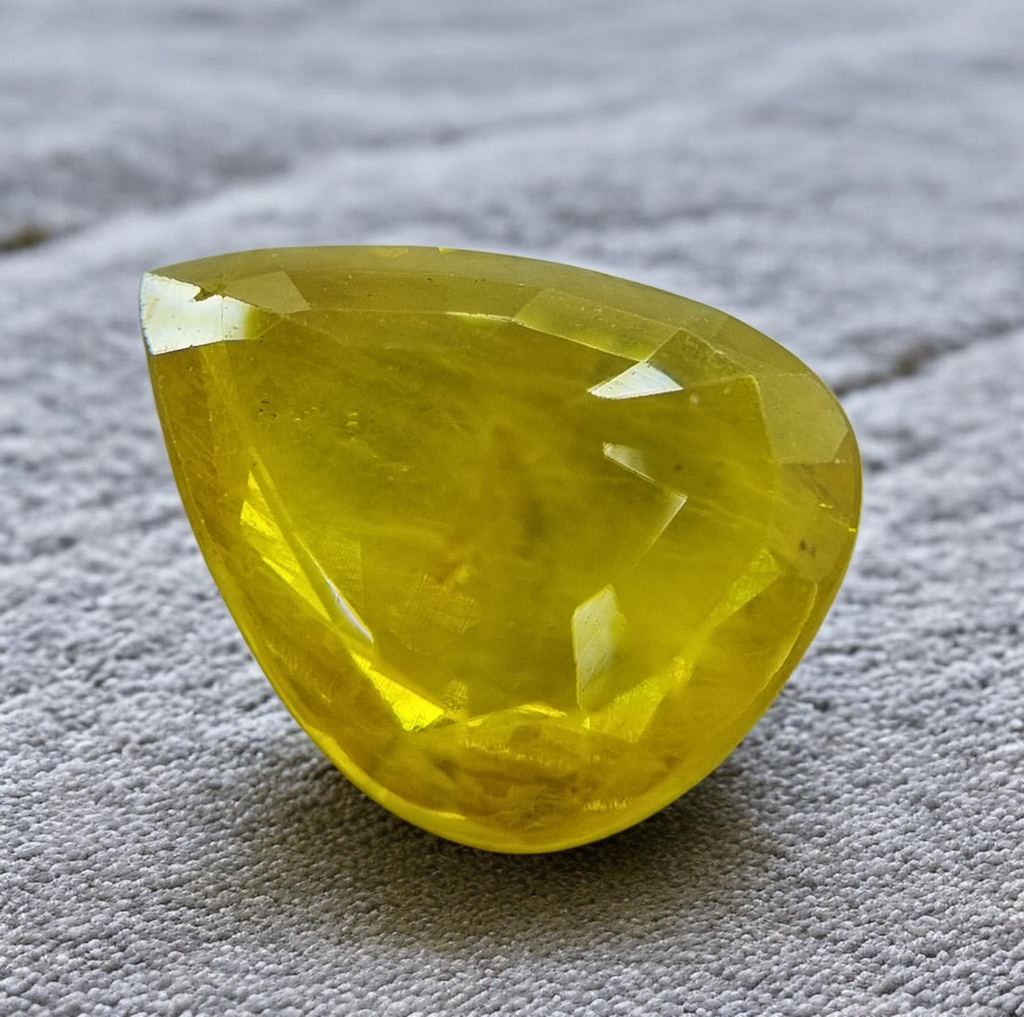 5.25 Cts Natural Thai Yellow Sapphire – Pear Faceted