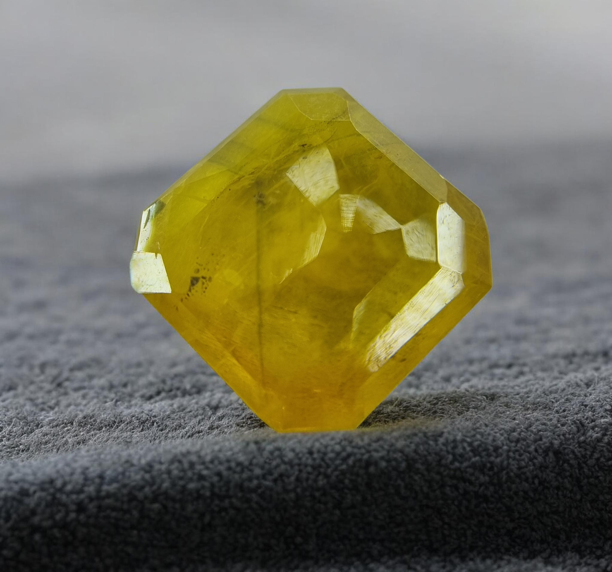 9.22 Cts Natural Thai Yellow Sapphire – Square Cut