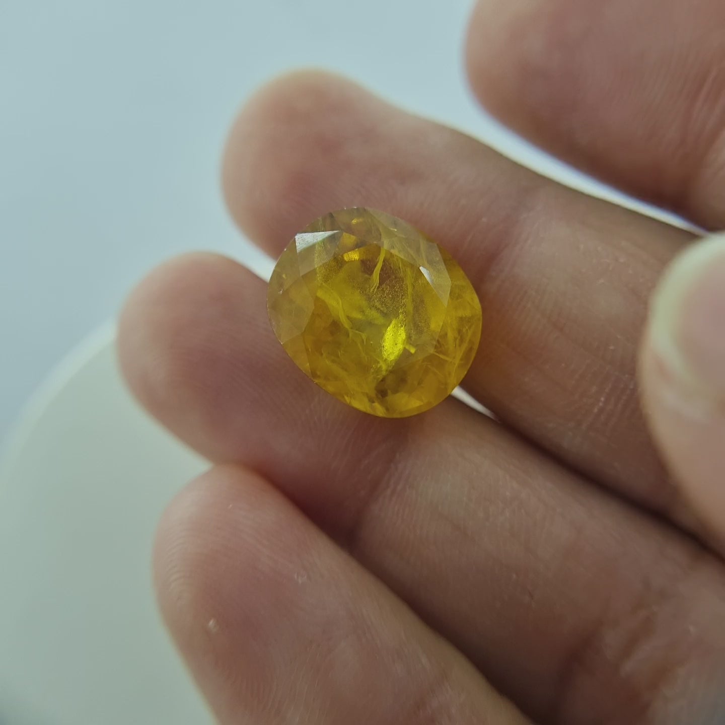 17.6 Cts Natural Thai Yellow Sapphire (Oval Cut)
