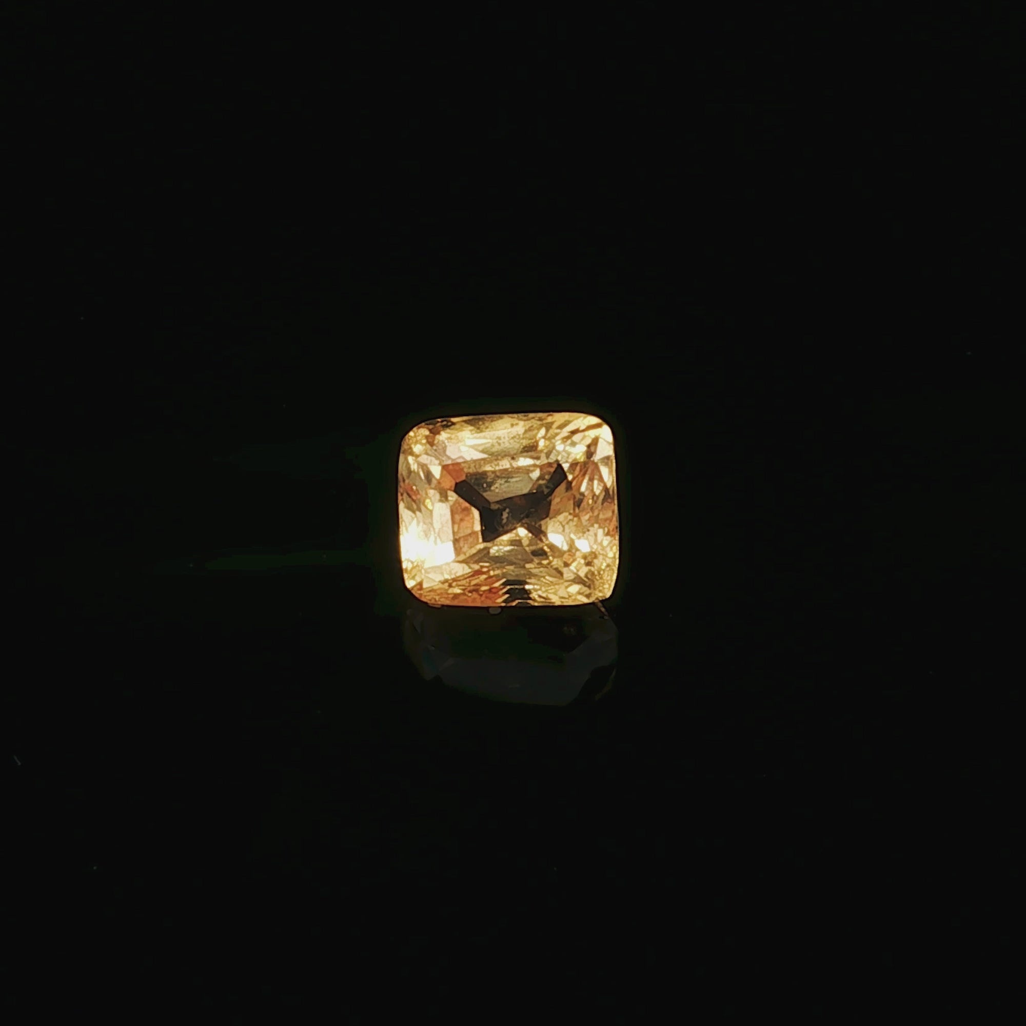 4.11 Cts Yellow Sapphire (Natural)